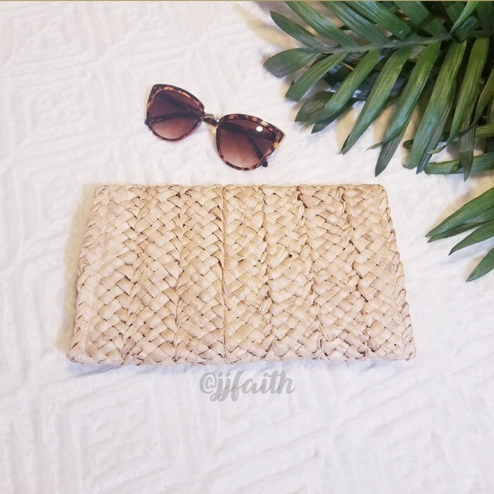 Natural Woven Straw Trendy Clutch - Picture 2 of 7
